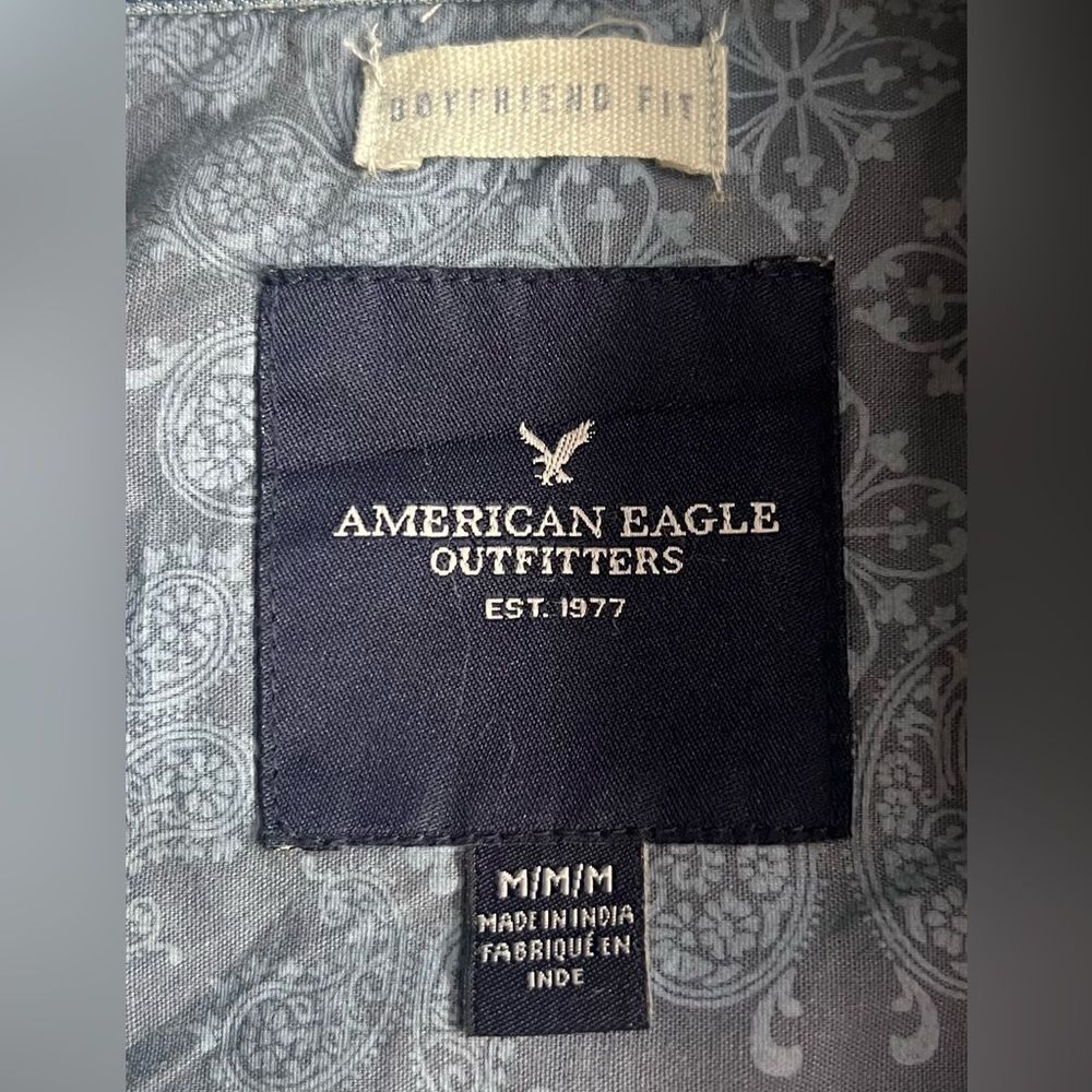 American Eagle Outfitters Boyfriend Fit Pearl Snap Shirt Sz Medium Chambray - Picture 8 of 9